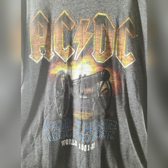 Vintage AC/DC Men's (Size XL/Black & Gray) World Tour 1981-82 T-Shirt - Picture 2 of 5